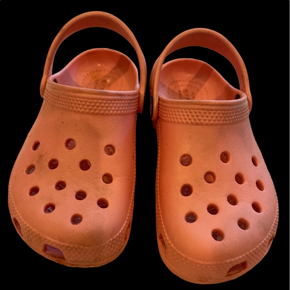 YOUNG GIRL’S PINK CROCS CLOGS, SICE C12